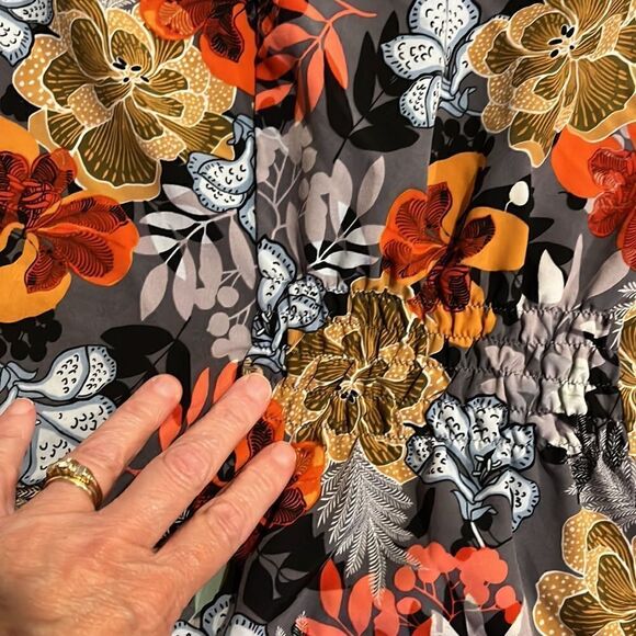 White Cross Fall Motif Flowers Scrubs Healthcare Top. Size Small - Picture 7 of 7